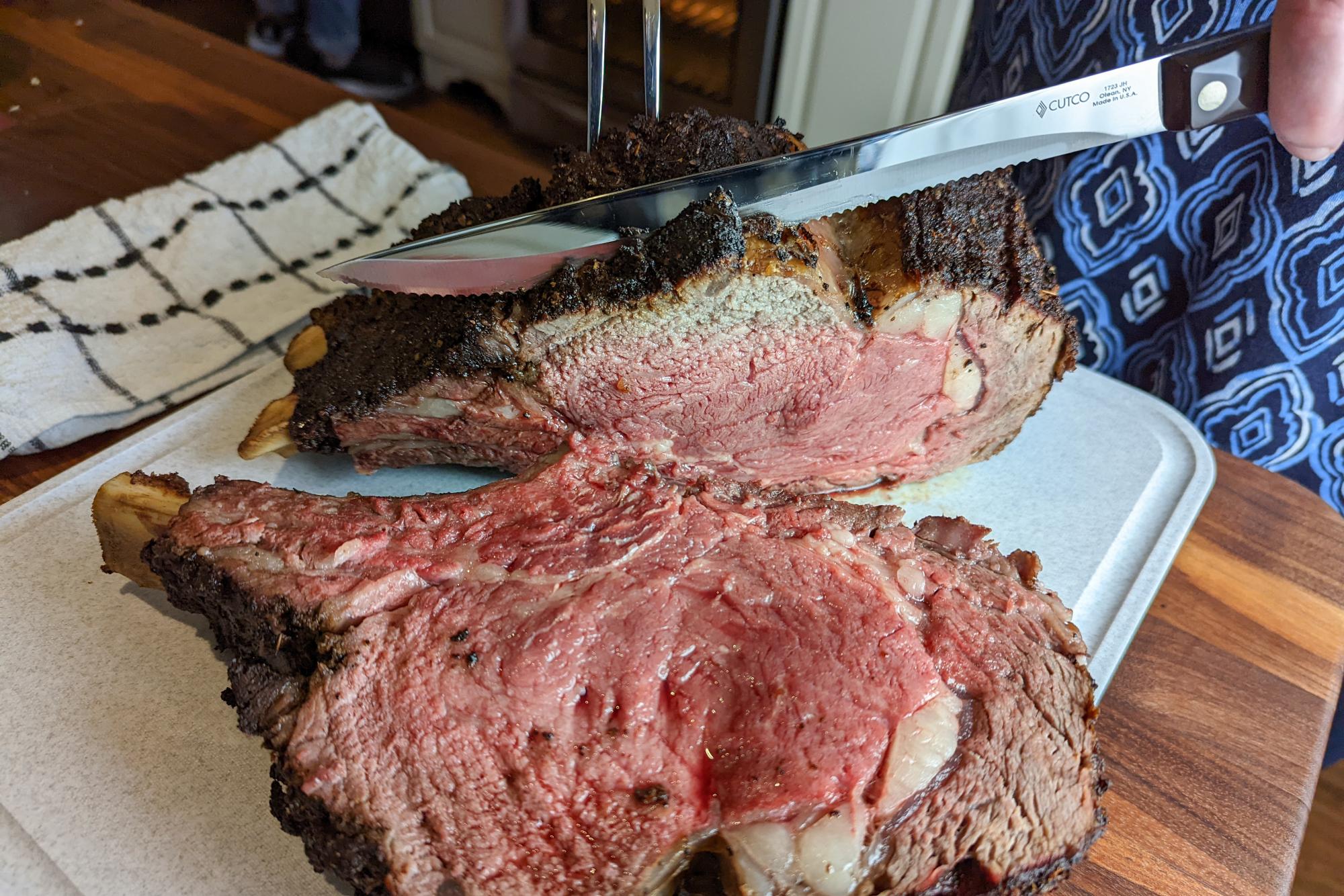 Slicing roast with a Carver