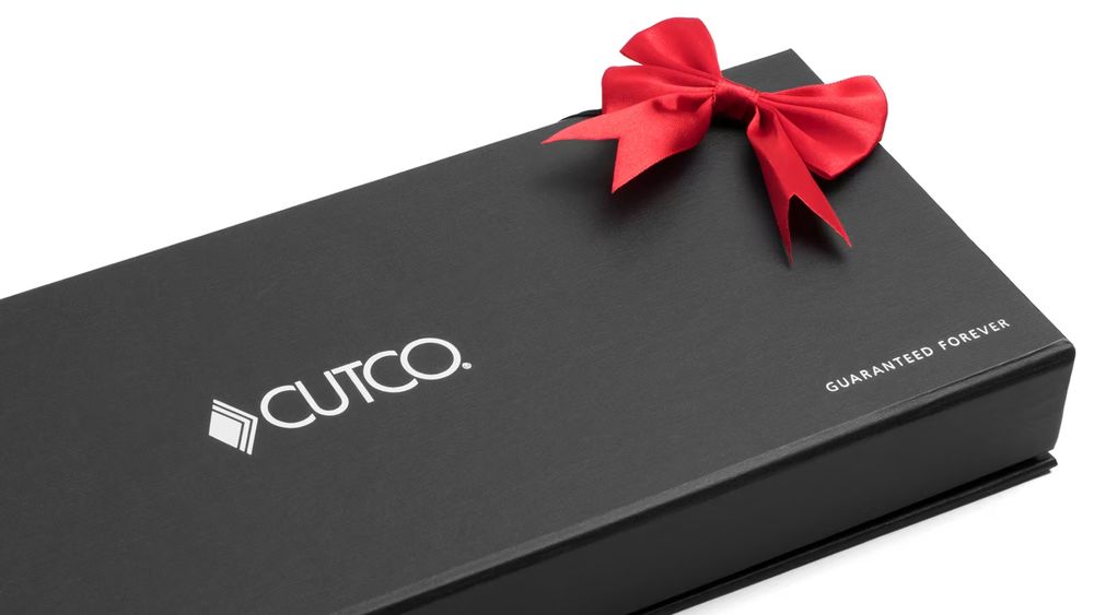 Closeup of gift box with available gift bow in various colors.