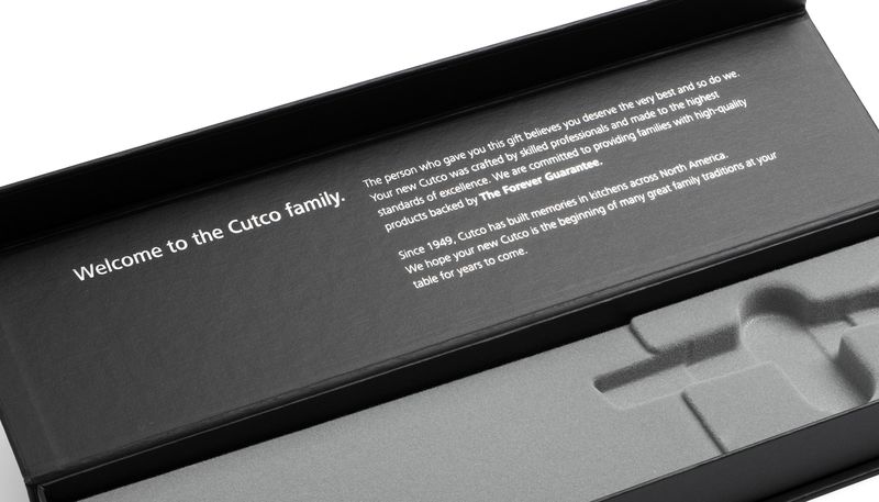 Closeup of inside of gift box lid and welcome message.