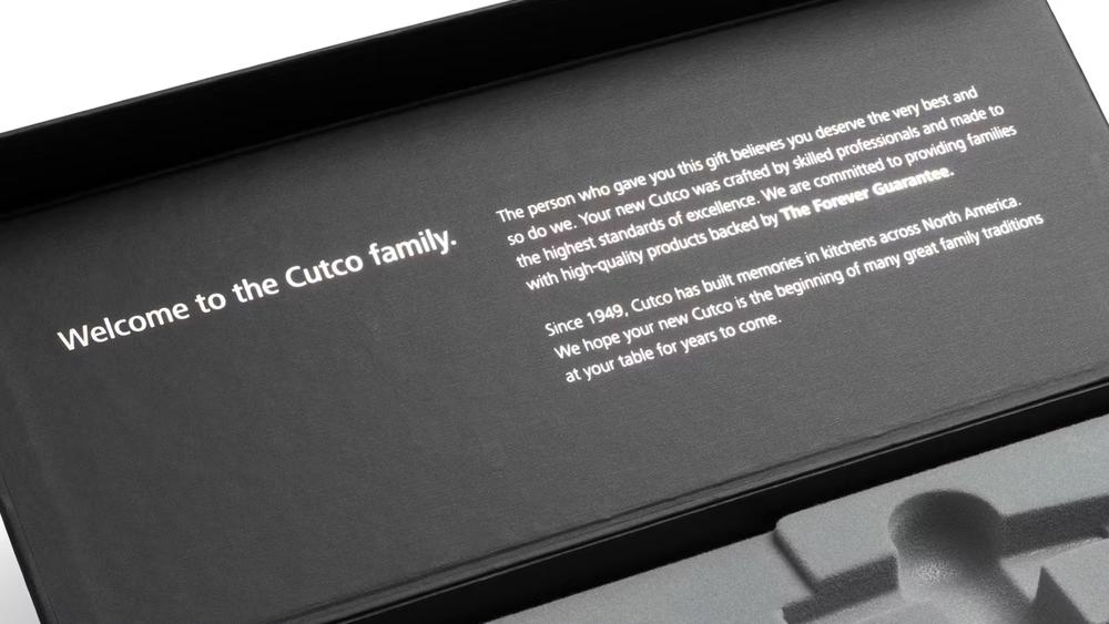 Closeup of inside of gift box lid and welcome message.