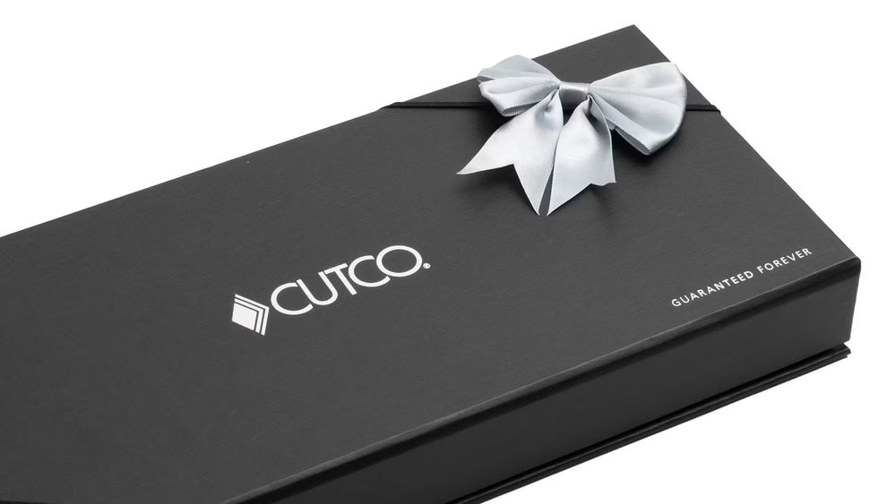 Closeup of gift box with available gift bow in various colors.