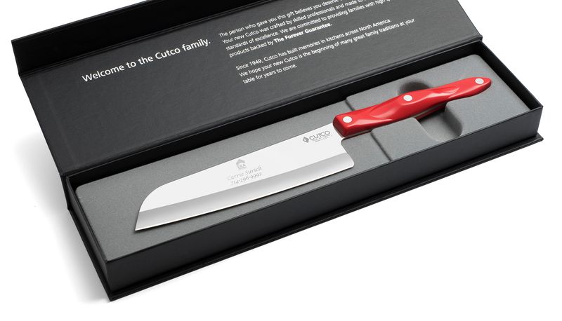 Closeup of 7" Santoku in handle option R