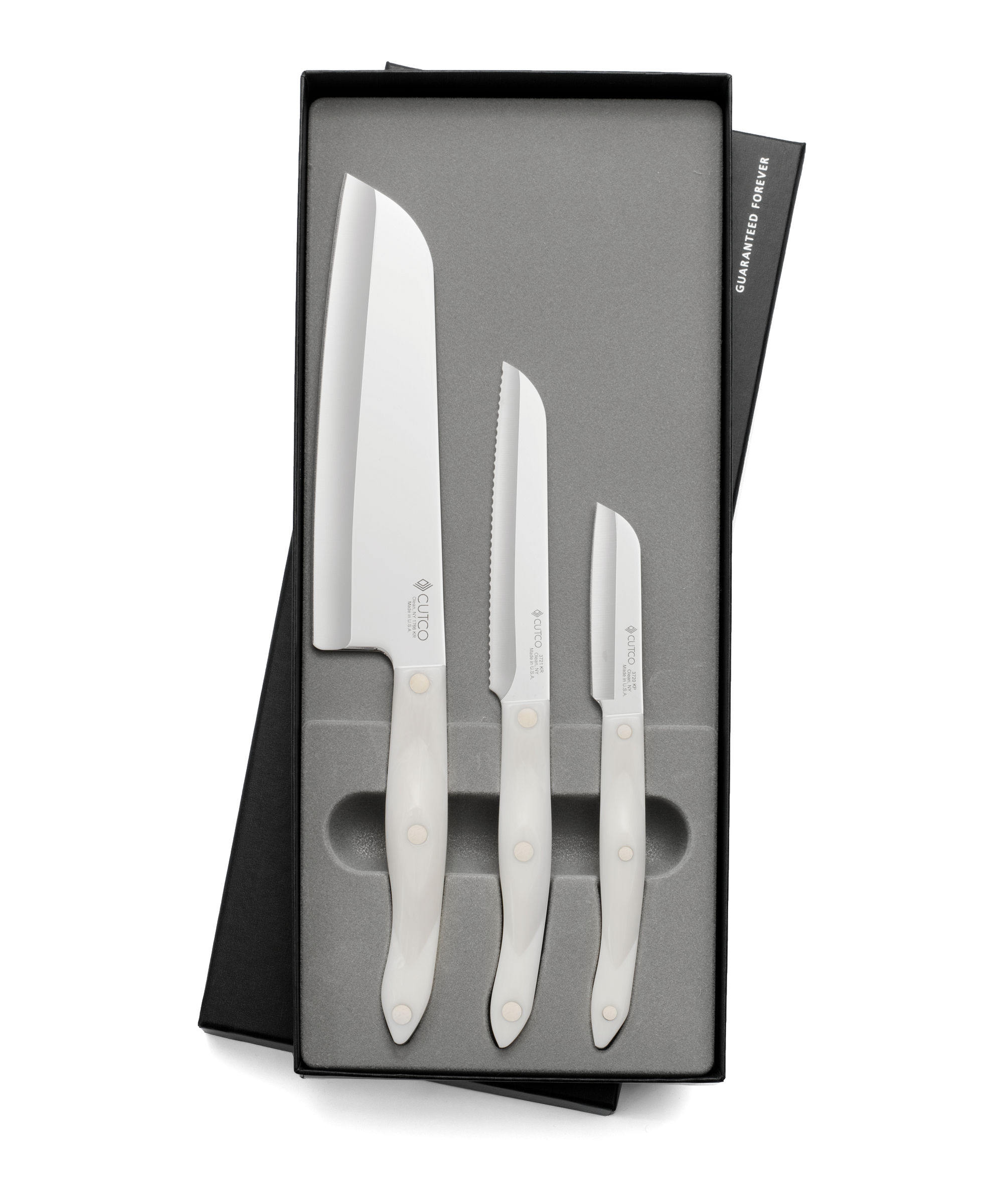  CUTCO Model 1847 Space Saver set includes 5 High Carbon  Stainless knives, all in factory-sealed plastic bags.set also includes  Honey Finish Oak Block, Sharpener, and 8 x12 Poly Prep Cutting