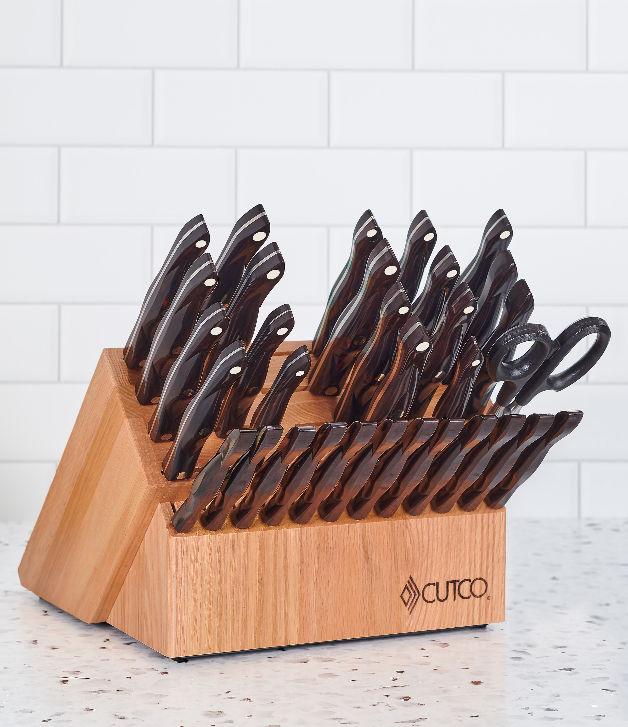 Kitchen knife set with outlet block