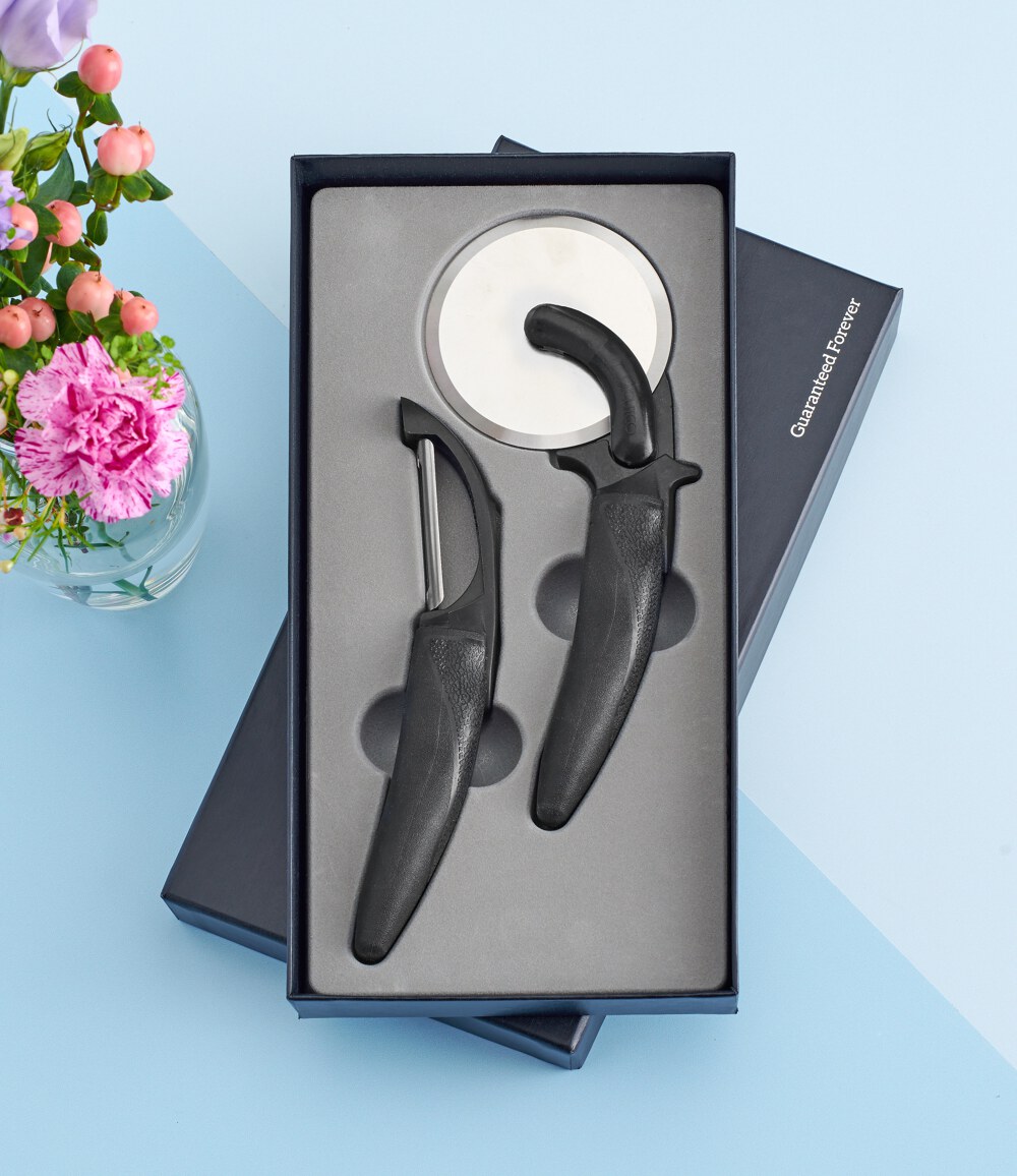 Cutco Knife, Pizza Cutter, Vegetable Peeler, Ice Cream Scoop set - health  and beauty - by owner - household sale 