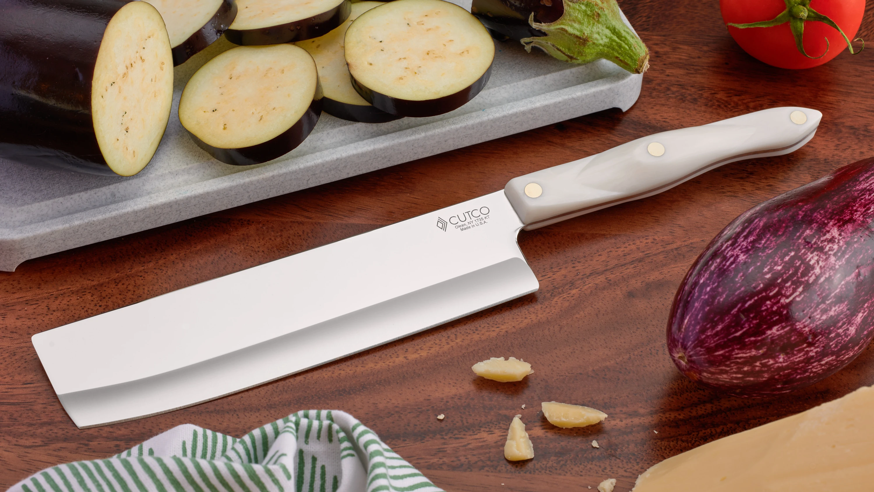 Cutco Cutlery - Strong and versatile, use your Super Shears ✂️ in the  kitchen, garden and beyond. Cut everything from delicate herbs 🌿 to tough  packaging. Plus, the heavy-duty blades come apart