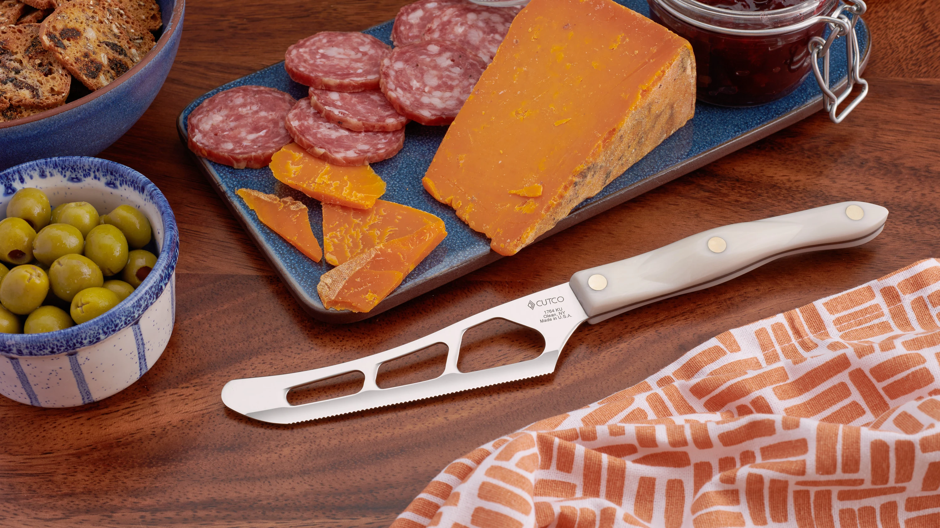 Medium Butcher Block, Walnut, w/ Cutco Cheese Knife
