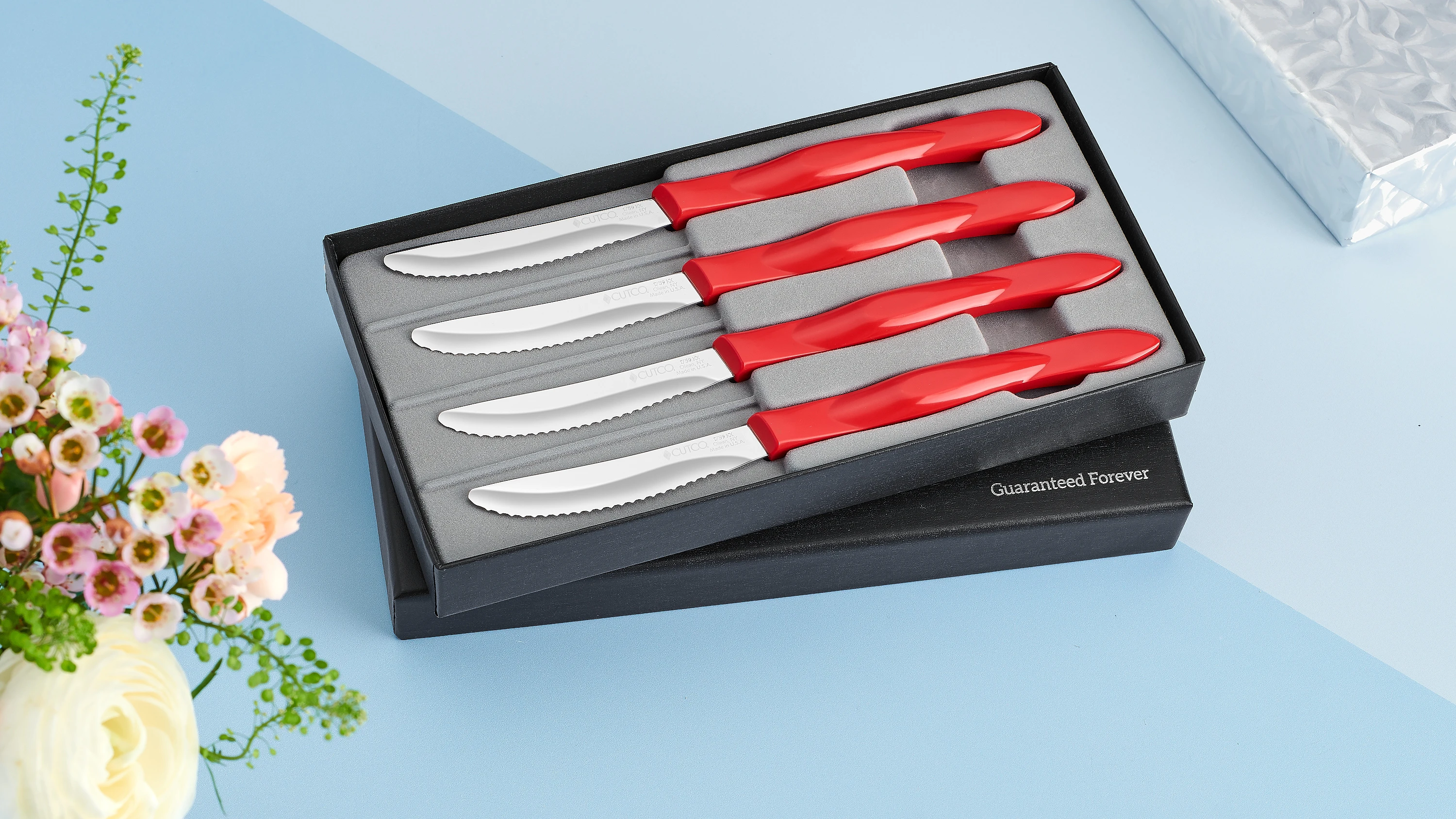 Cutco Table Knives Set of Four with Tray, Four of Cutcos Knife in a  Dishwasher-safe Tray, 8.4 Inch Long, 3.4 Inch Double-D Serrated Edge Blades  with 5