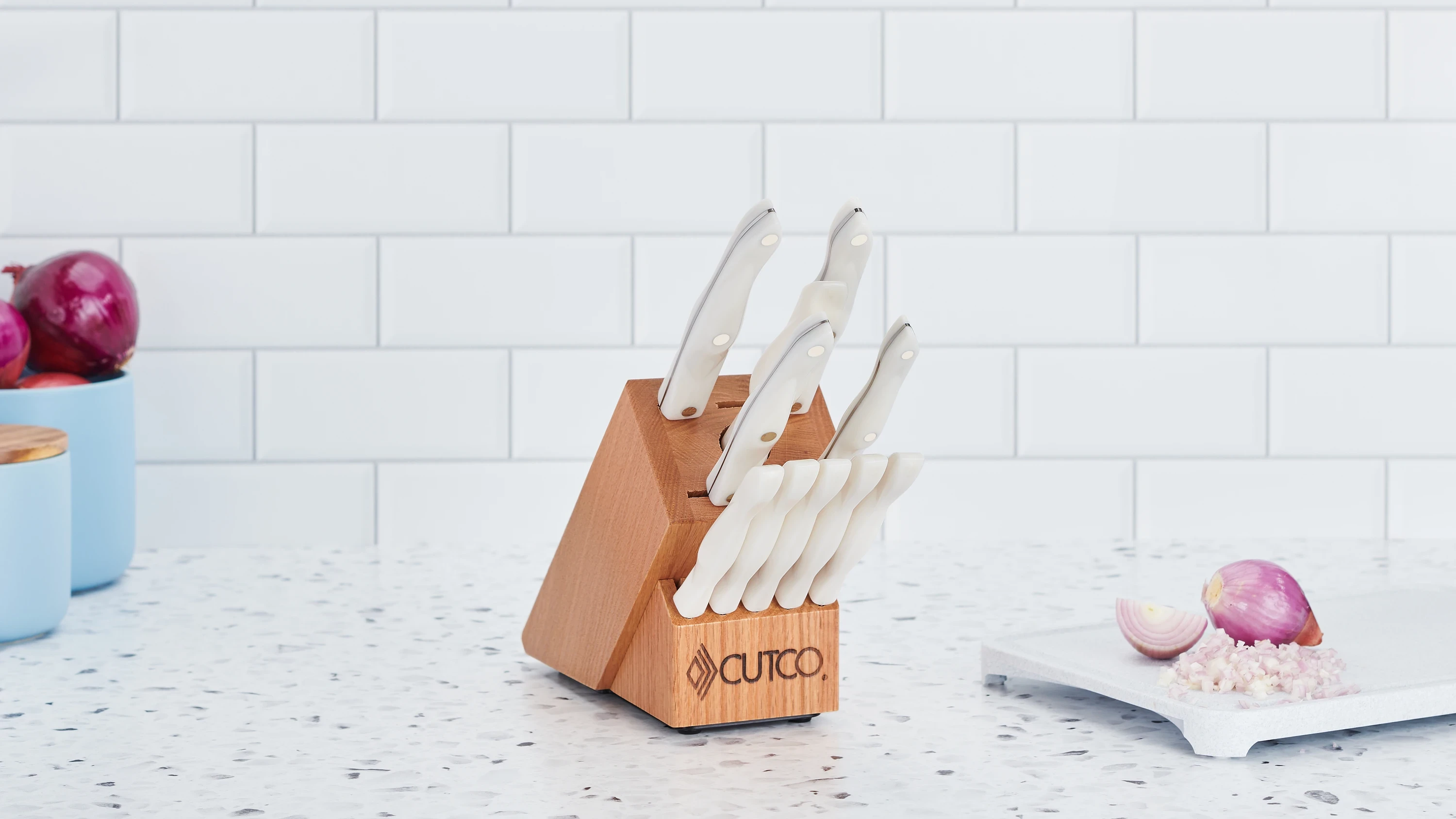 Slice, dice, mince, cut 🔪🥒 Our 12pc Knife Block Set can handle any  kitchen task with sophistication and style ✨