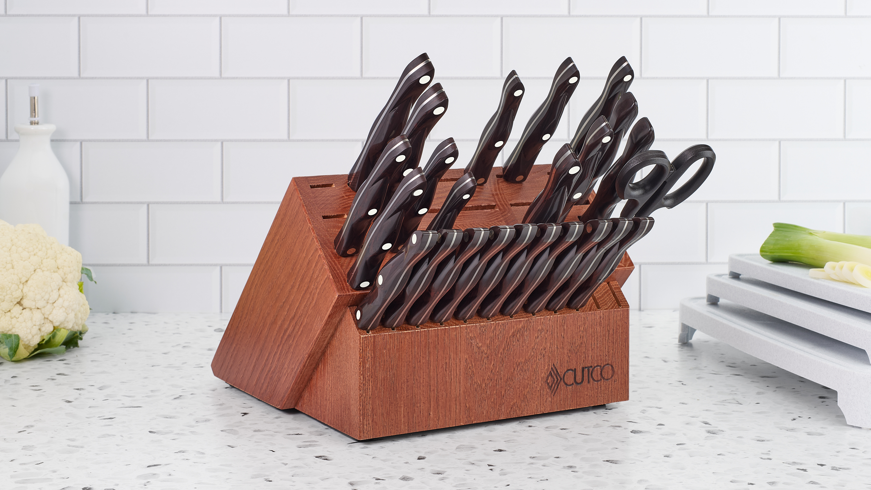 【高級】 CUTCO カツコ USA製 包丁・ナイフ 7本セット 木製ケース付き Signature Sets | Knife Block Sets by Cutco