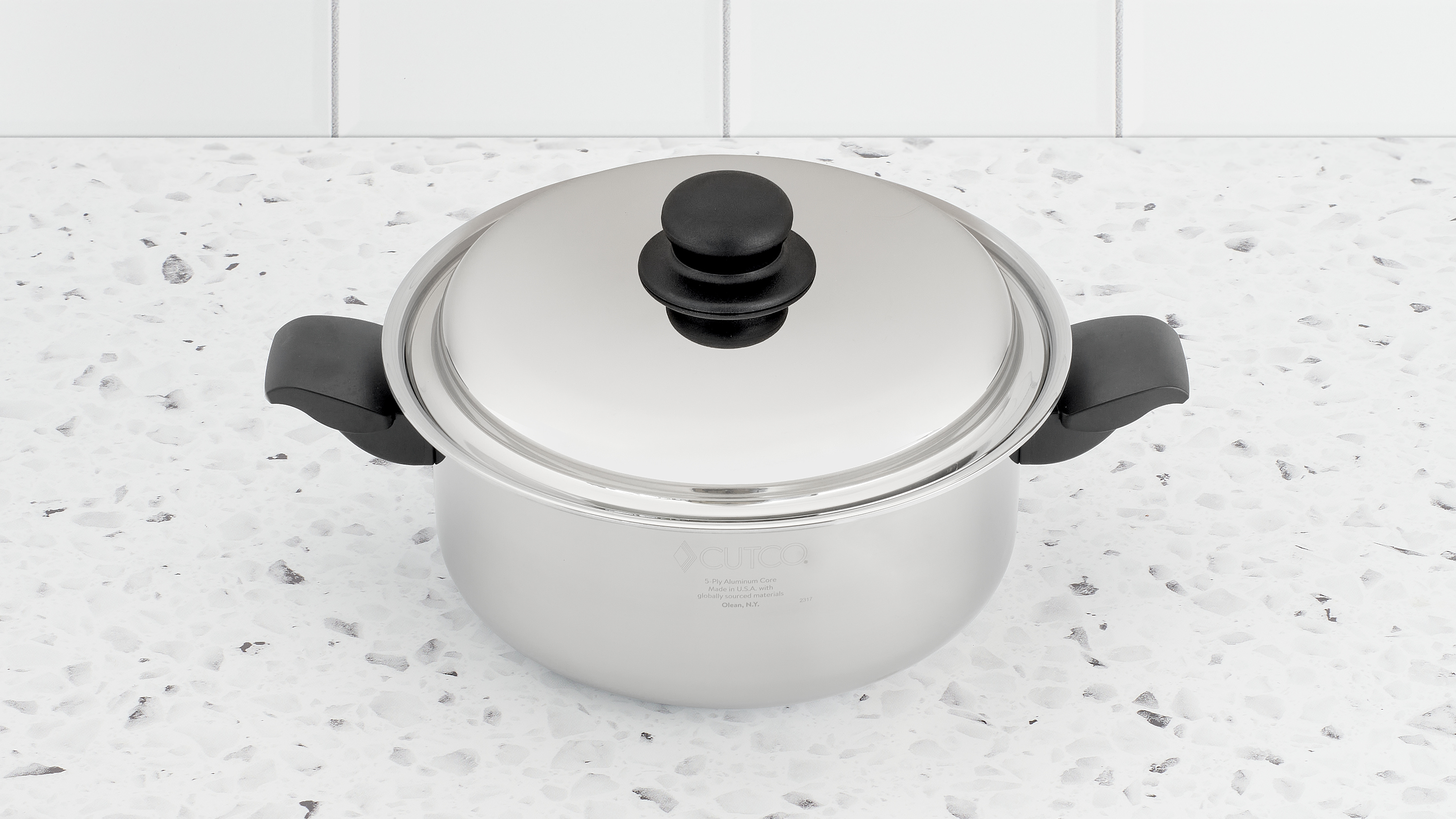 HexClad - The 8-QT Pot in our 6pc Pot Set is the essential soup and stockpot.  Great for a variety of cooking! Have you tried our 6pc Pot Set yet? #hexclad