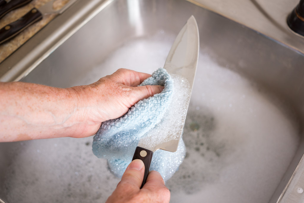 Knife Safety Tips: Handling & Cleaning Tips for the Kitchen