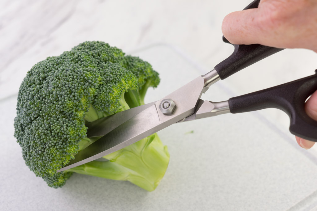 14 surprising uses for kitchen scissors