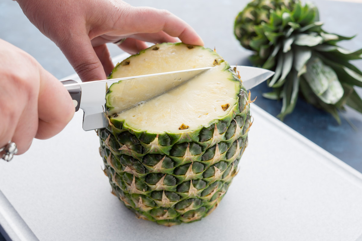 https://images.cutco.com/wp-content/uploads/2017/08/cutting-pineapple-3.jpg