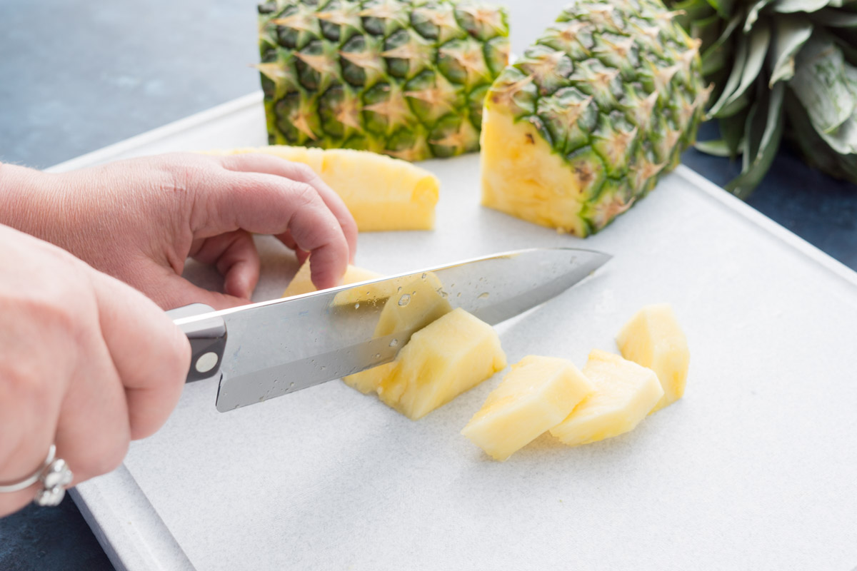 Cube the pineapple with a Petite Chef.