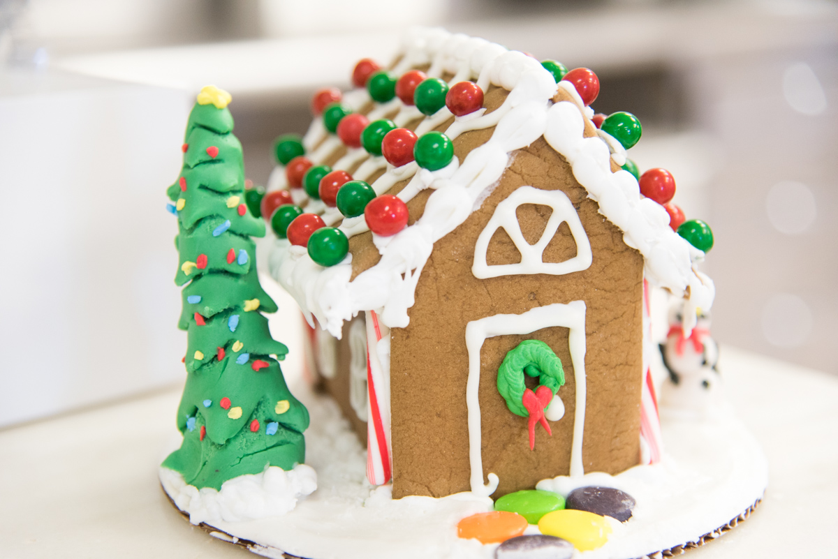 Expert Advice on How to Build a Gingerbread House | Cutco Kitchen