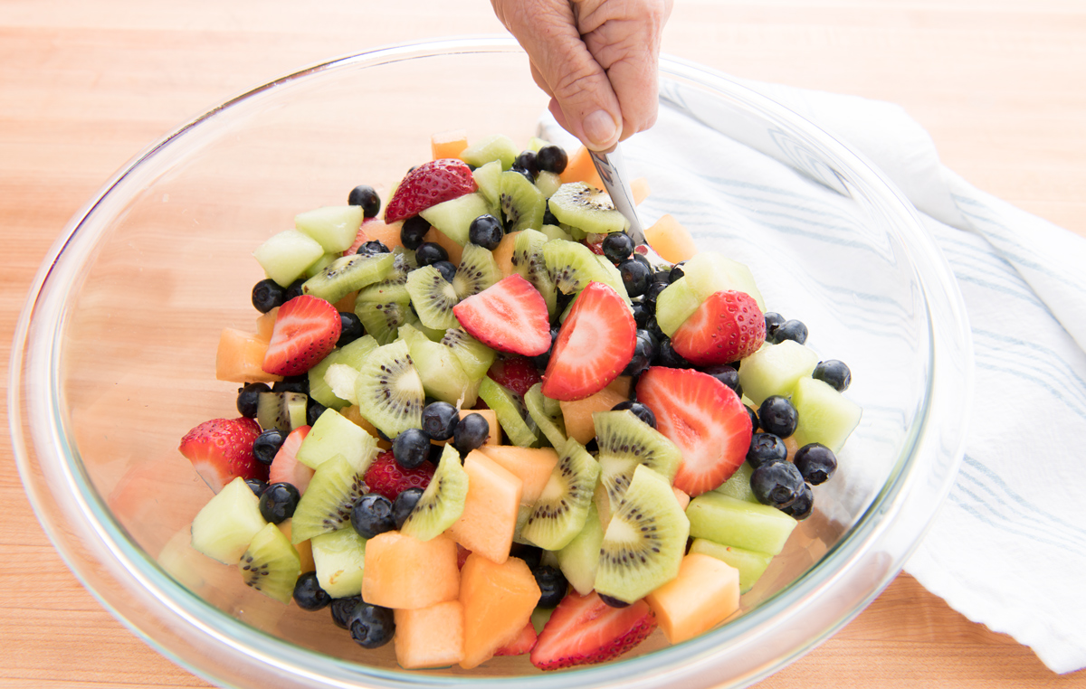 Featured image of post How to Make Marinated Fruit Salad